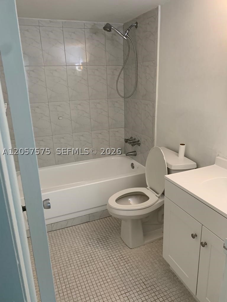 14221 N Kendall Dr 110c Property Photo 8