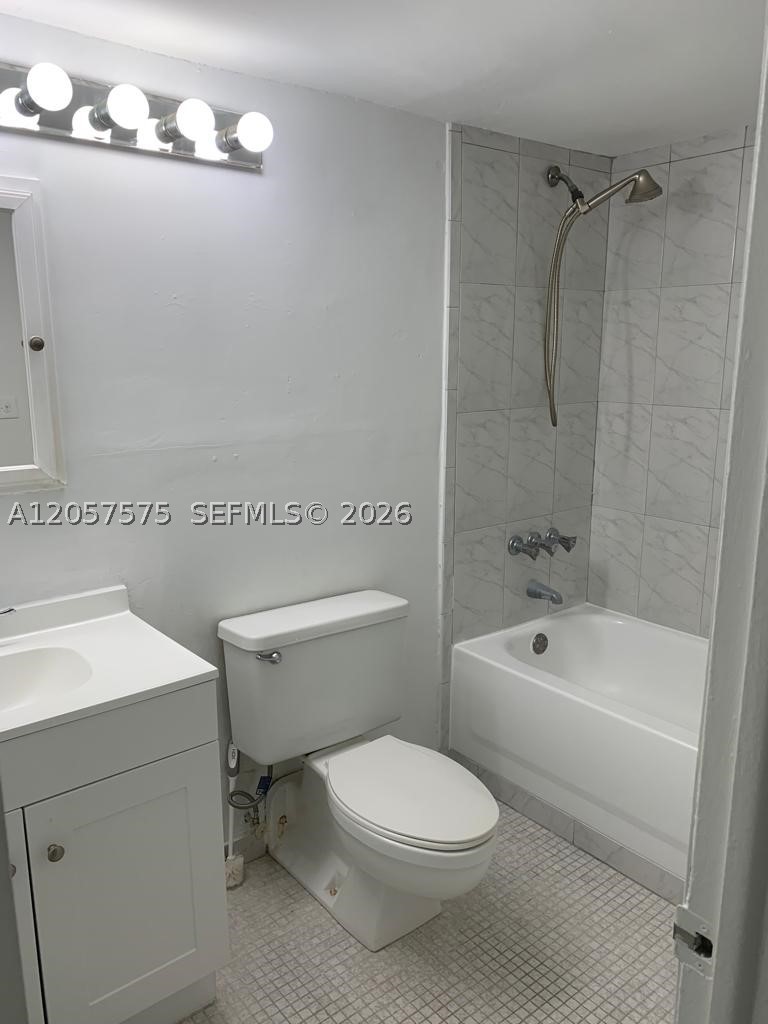 14221 N Kendall Dr 110c Property Photo 15