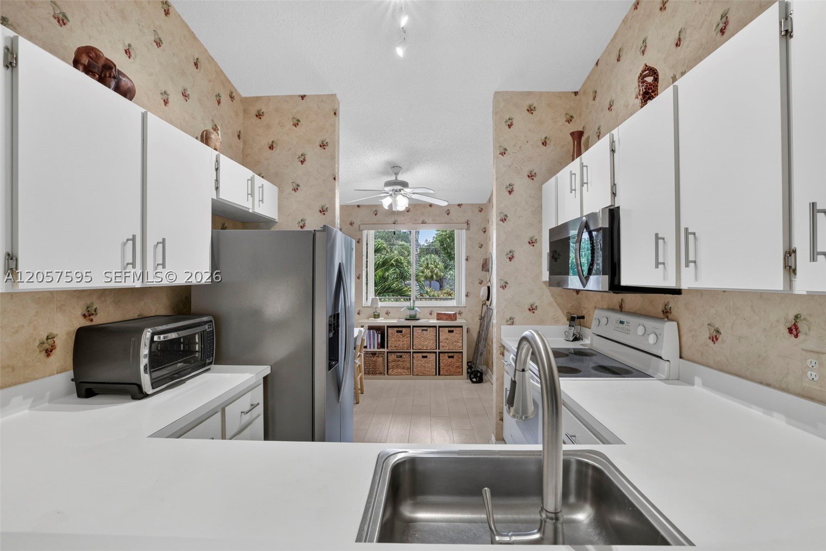 7449 N Devon Dr 207 Property Photo 6