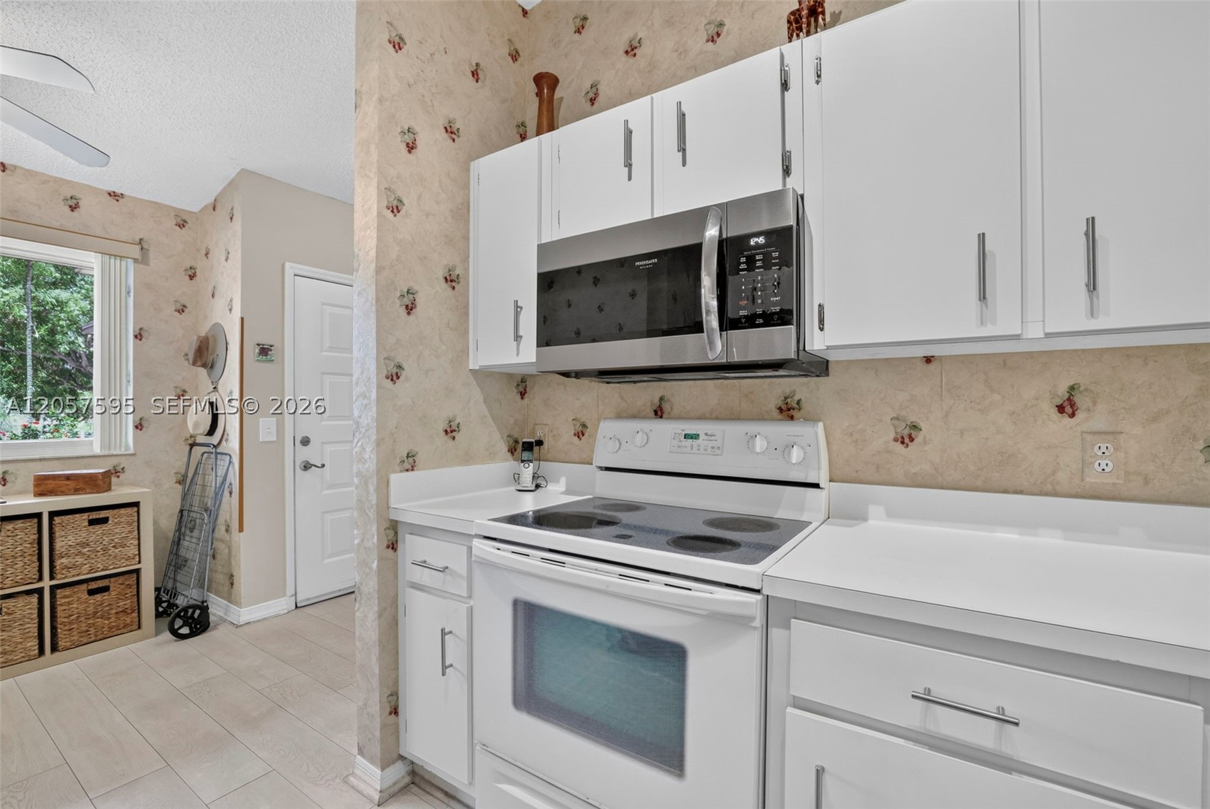 7449 N Devon Dr 207 Property Photo 8