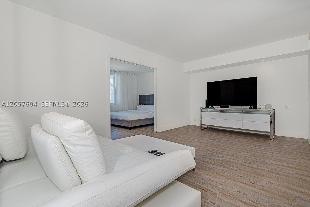 2301 Collins Ave 1528 Property Photo 3