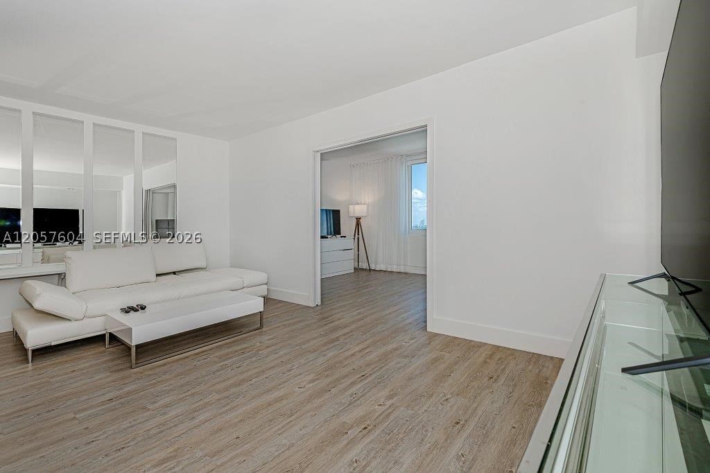 2301 Collins Ave 1528 Property Photo 5