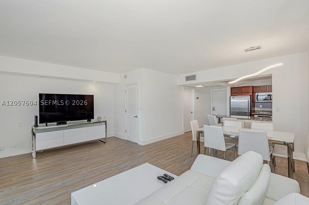 2301 Collins Ave 1528 Property Photo 6