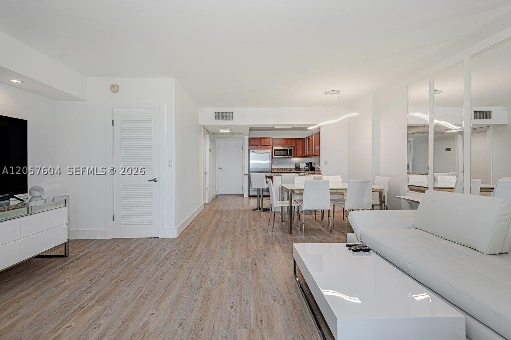 2301 Collins Ave 1528 Property Photo 7