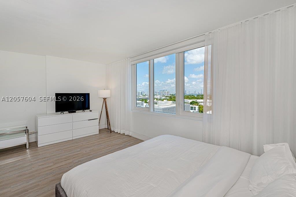 2301 Collins Ave 1528 Property Photo 17