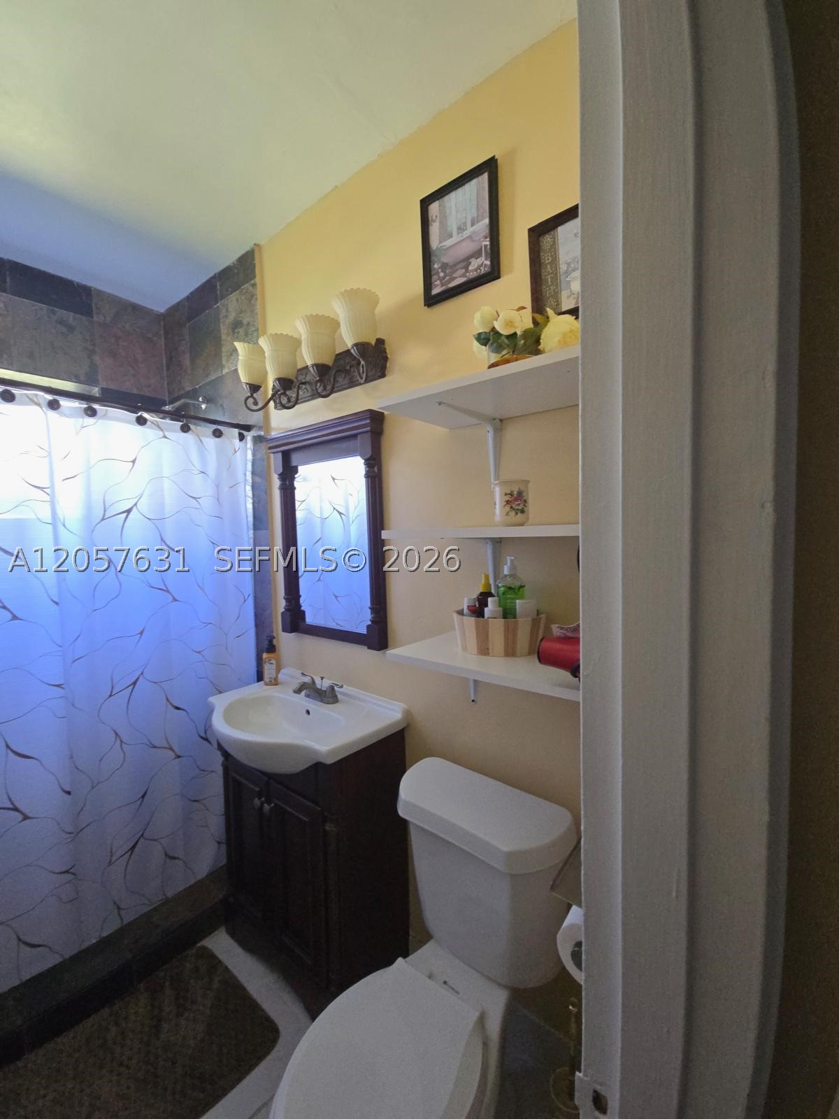 709 N 26th Ave Property Photo 9