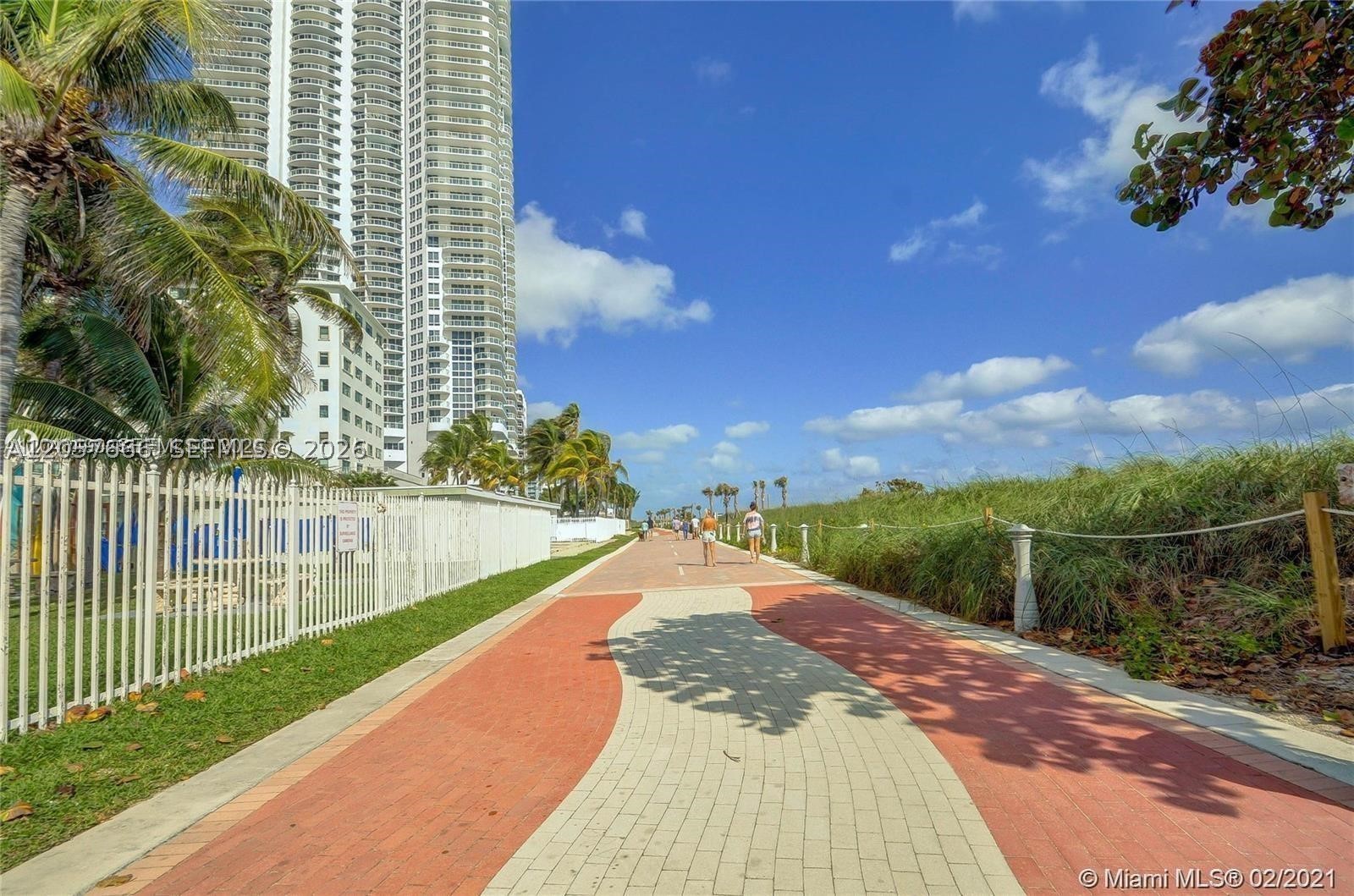 6301 Collins Ave 1504 Property Photo 4