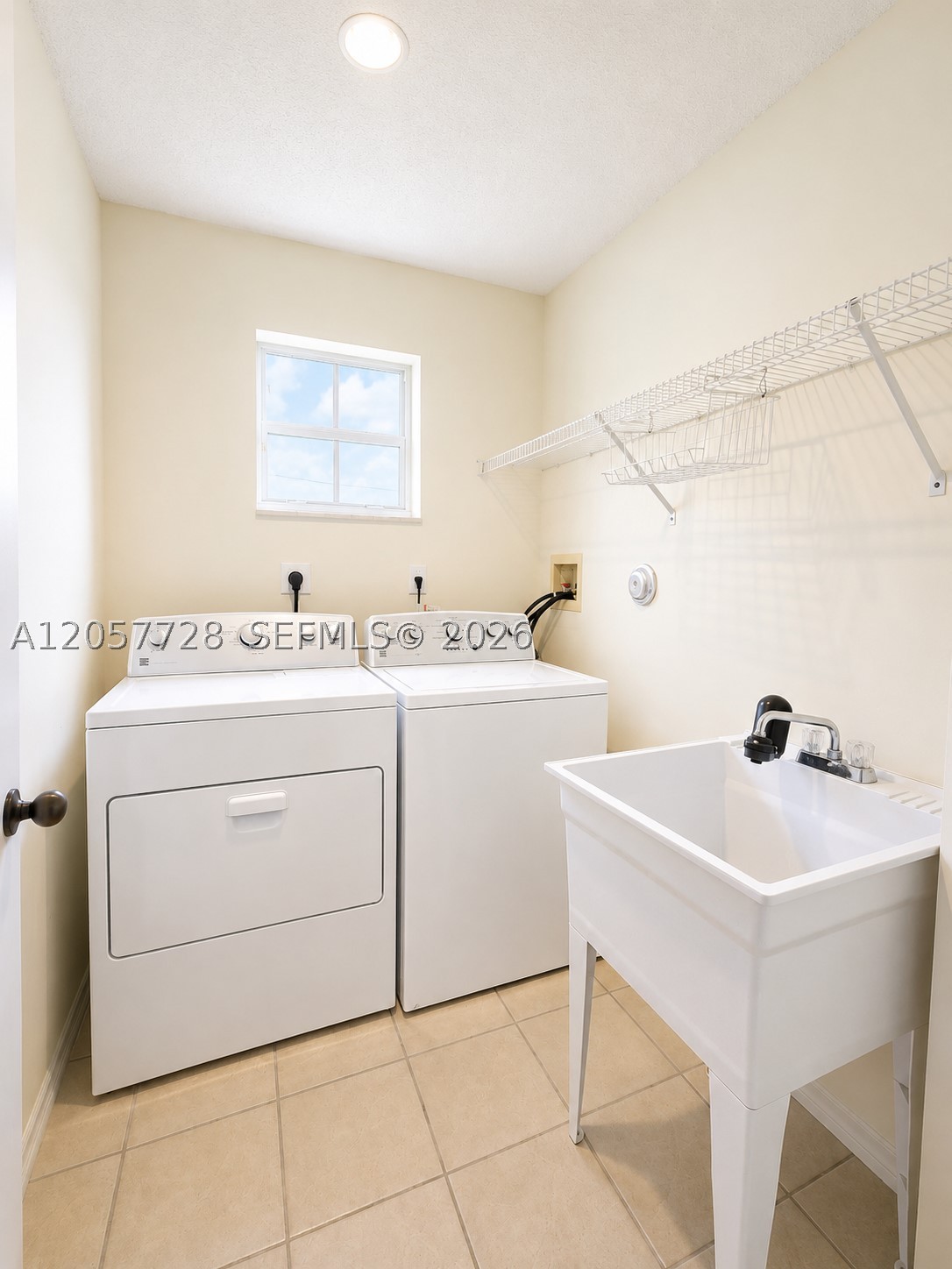 1041 Cedar Falls Dr Property Photo 24