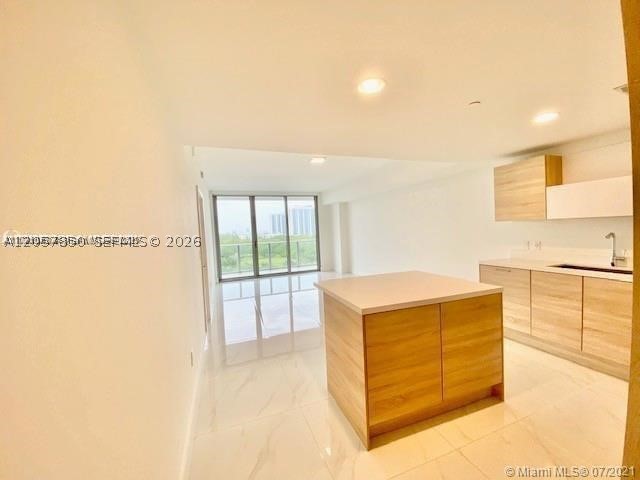 16385 Biscayne Blvd 702 Property Photo 9