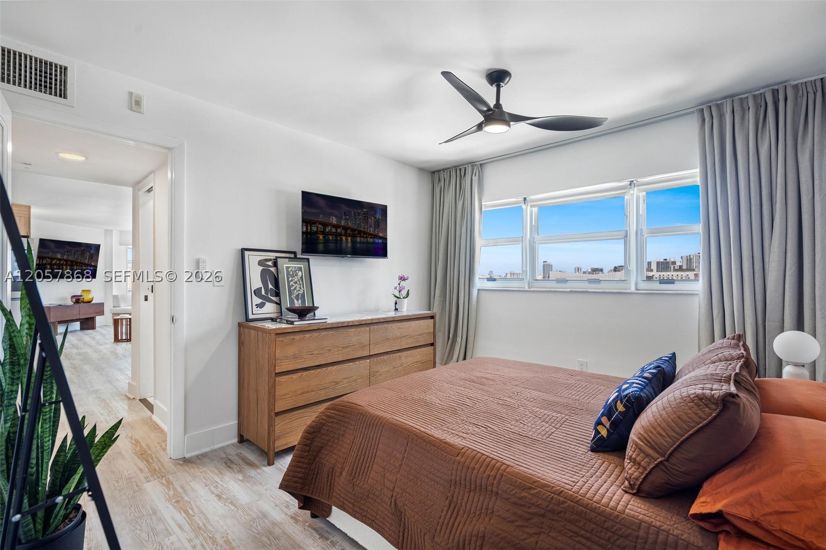 1881 Washington Ave 8c Property Photo 13