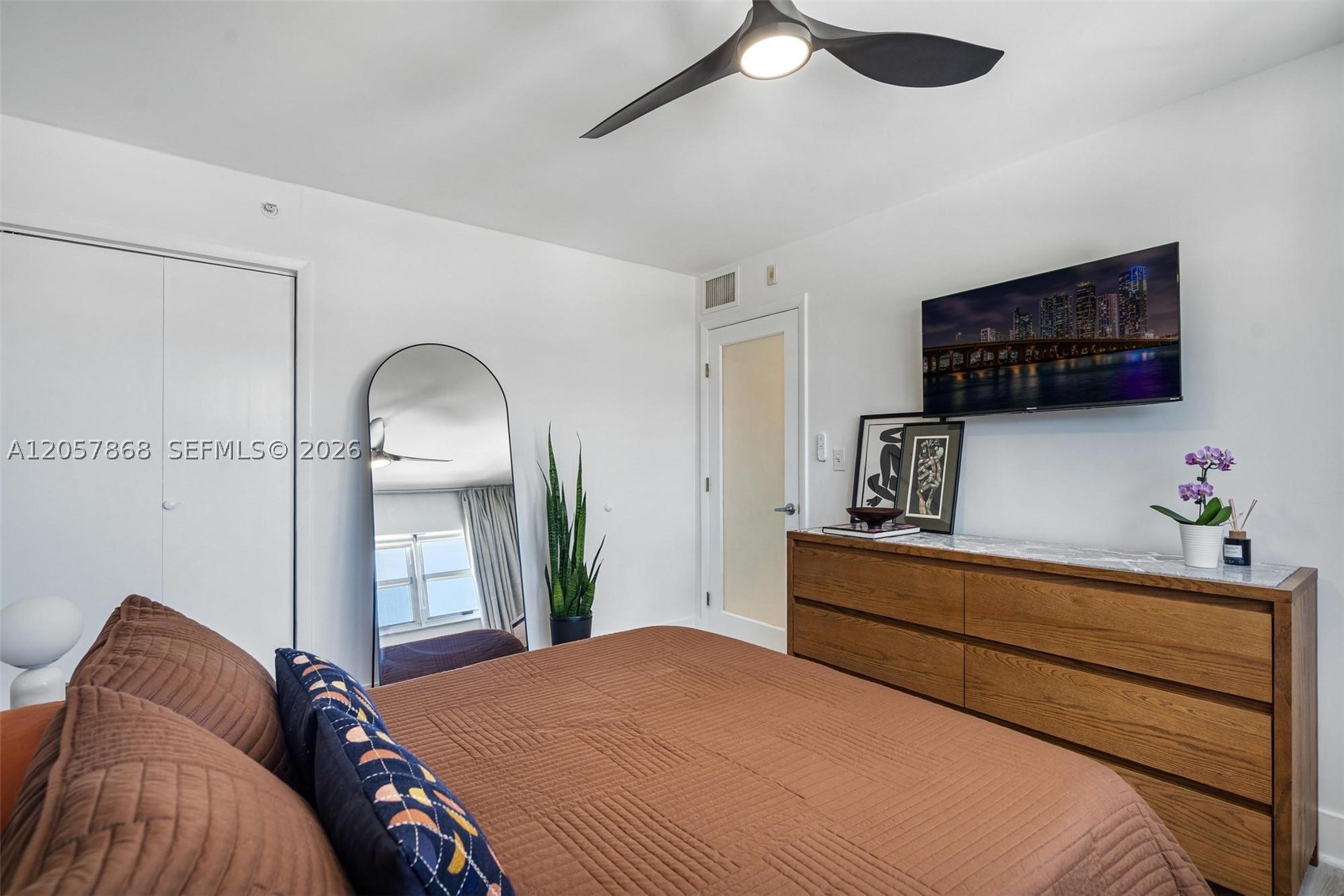 1881 Washington Ave 8c Property Photo 14