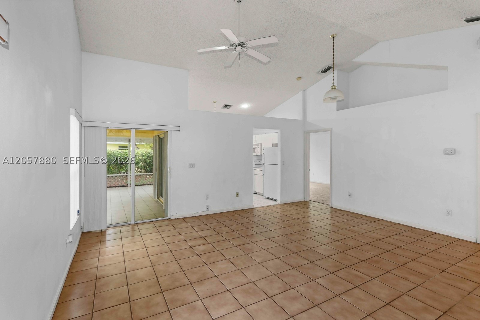 467 Se 20th Dr Property Photo 4