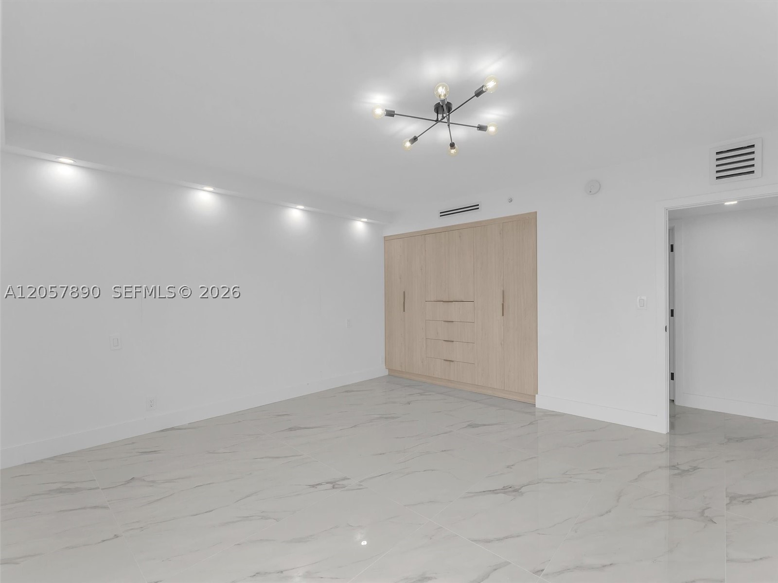 19707 Turnberry Way 21d Property Photo 7