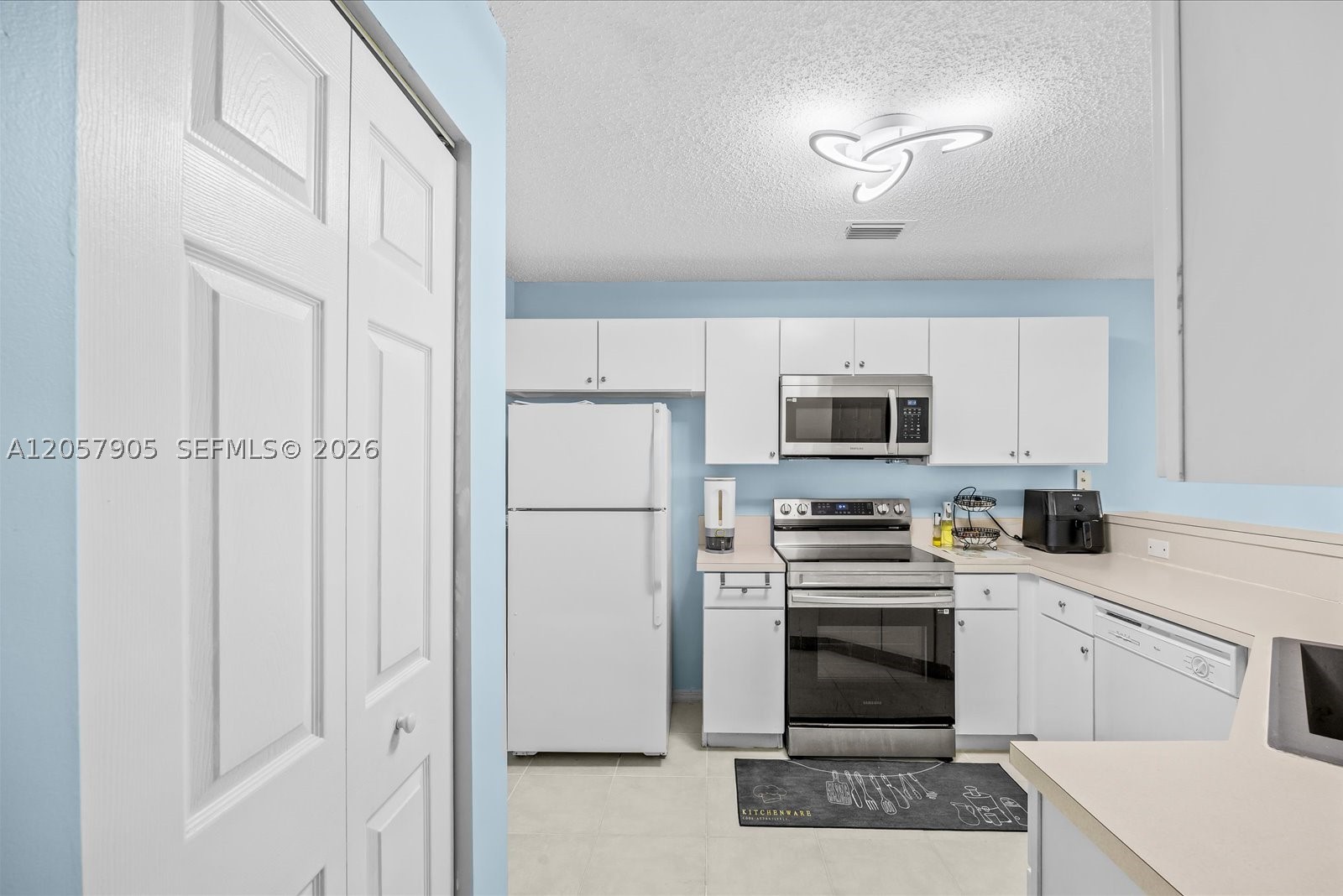 232 Timberwalk Trl Property Photo 5