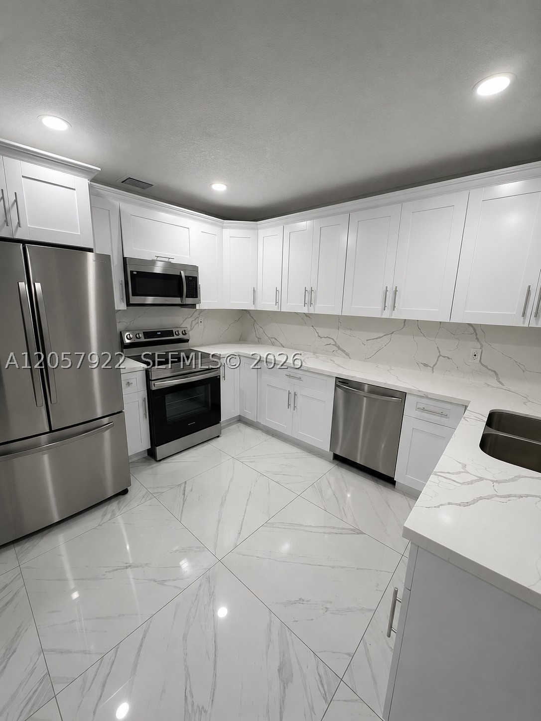 552 Ne 161st St Property Photo 3