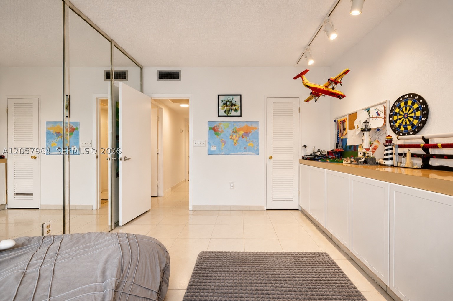 300 Bayview Dr 807 Property Photo 17