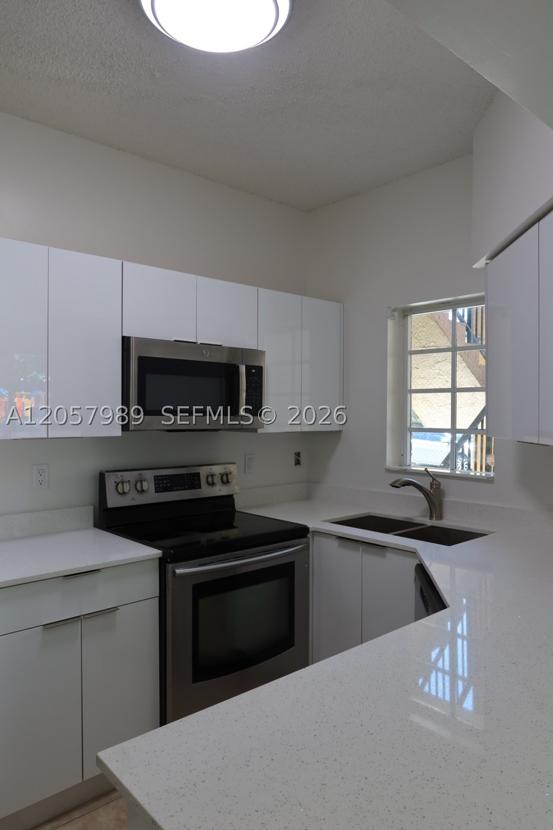 18340 Nw 68th Ave A Property Photo 4