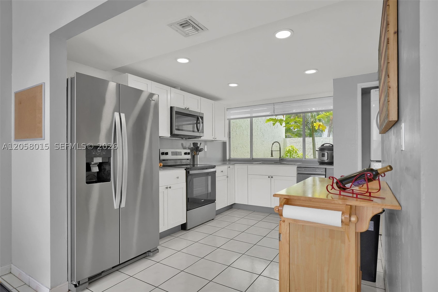 9177 Fontainebleau Blvd 3 Property Photo 6