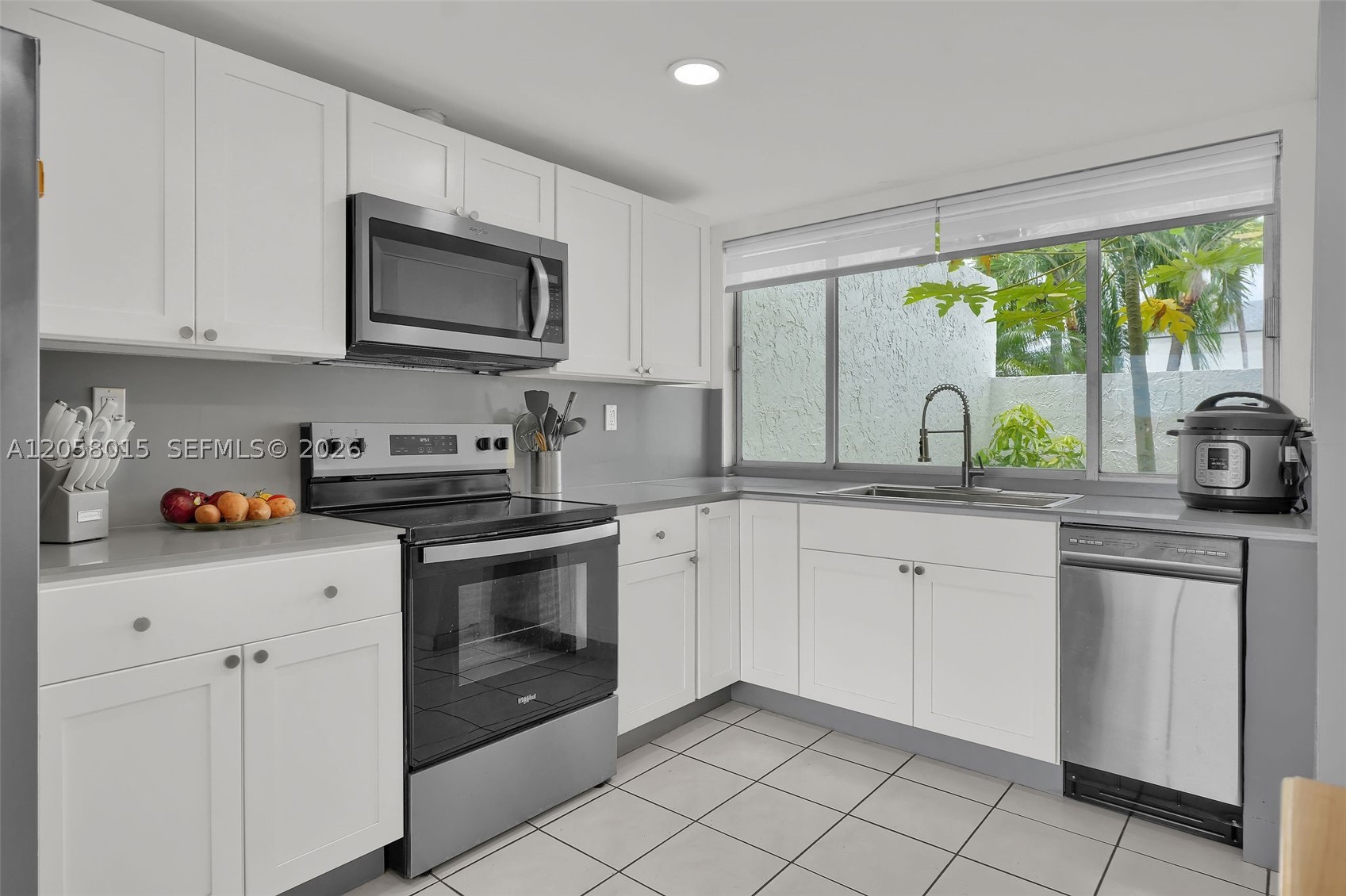 9177 Fontainebleau Blvd 3 Property Photo 8