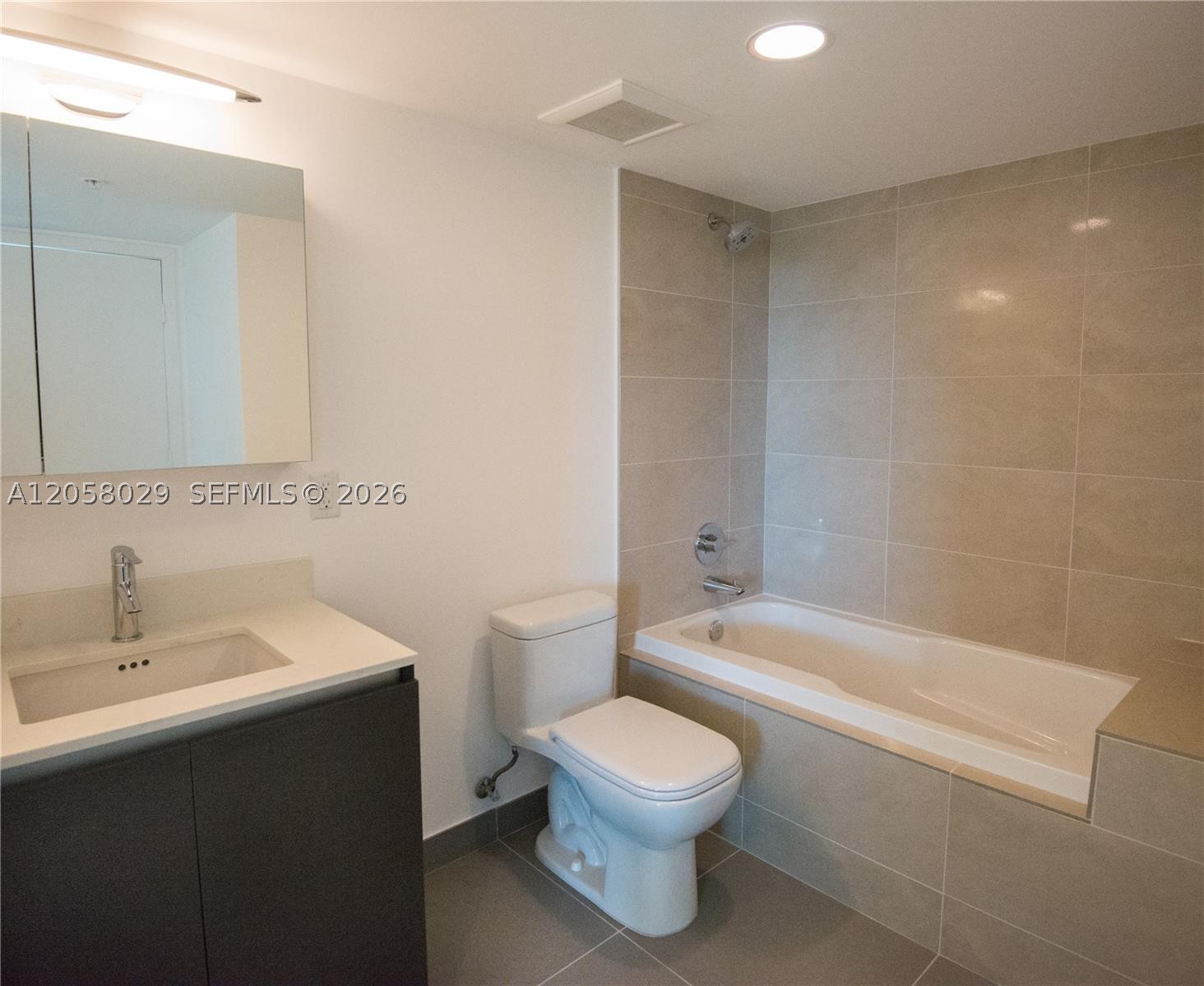 6620 Indian Creek Dr 301 Property Photo 8