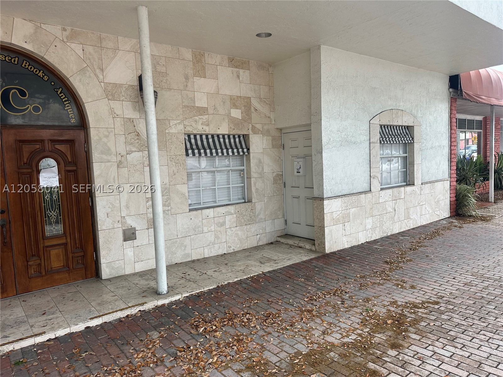 257 N Krome Ave Property Photo 4