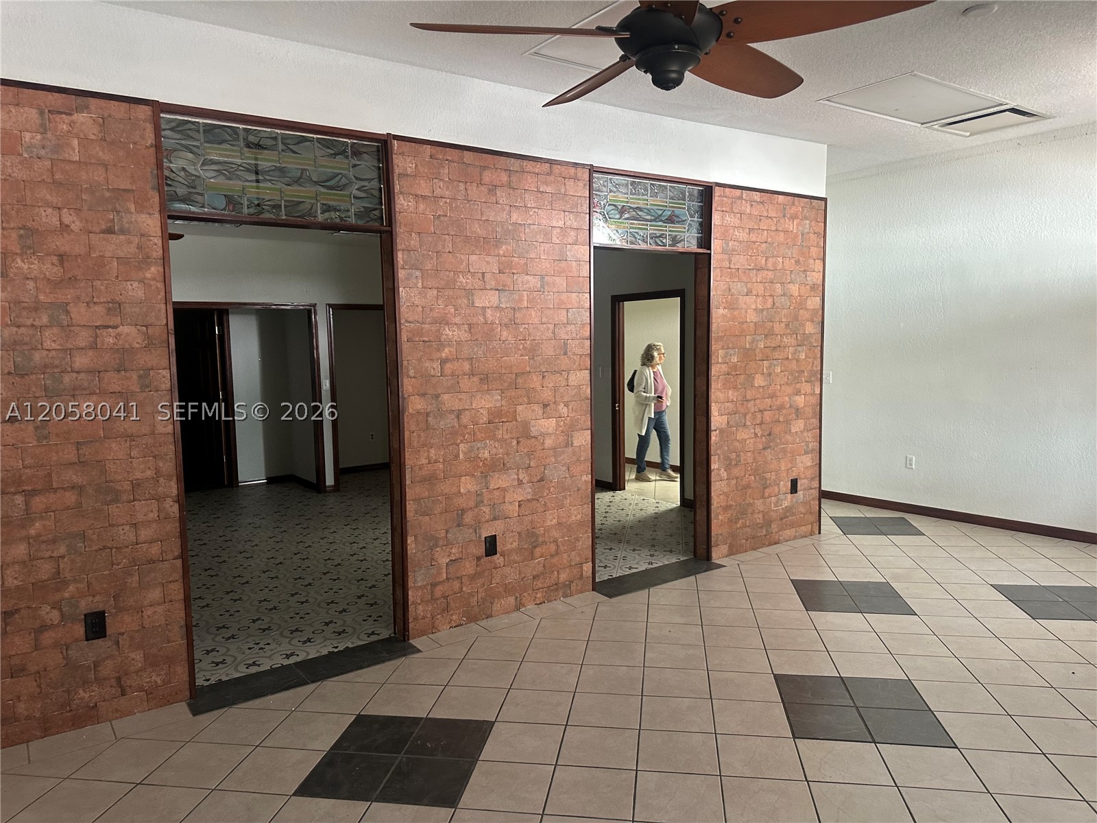 257 N Krome Ave Property Photo 6