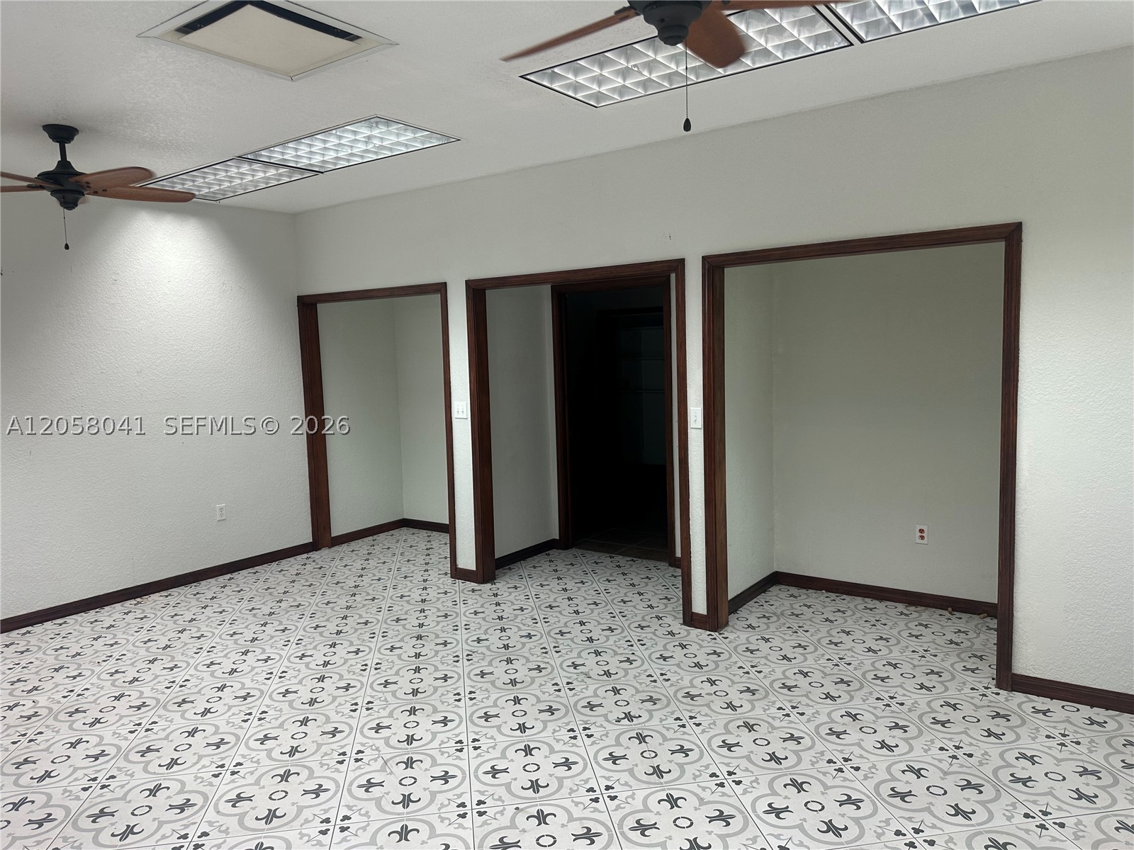 257 N Krome Ave Property Photo 8