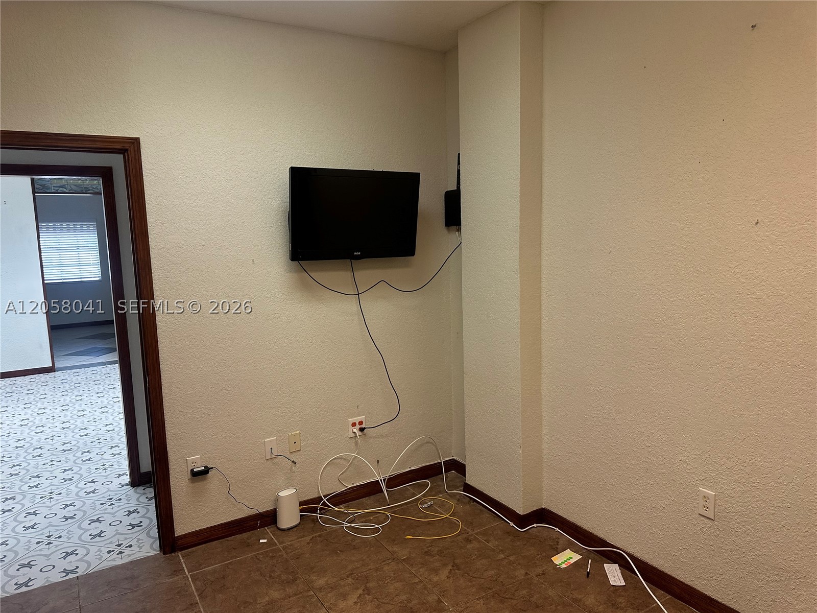 257 N Krome Ave Property Photo 13