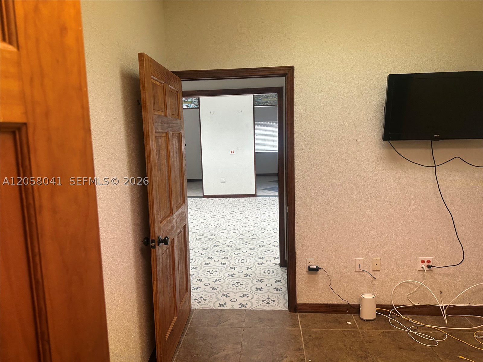 257 N Krome Ave Property Photo 14