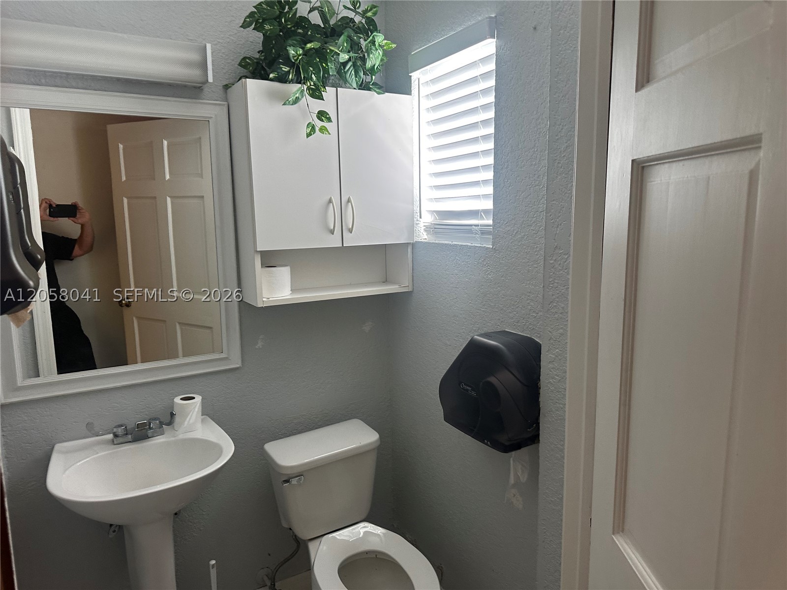 257 N Krome Ave Property Photo 25
