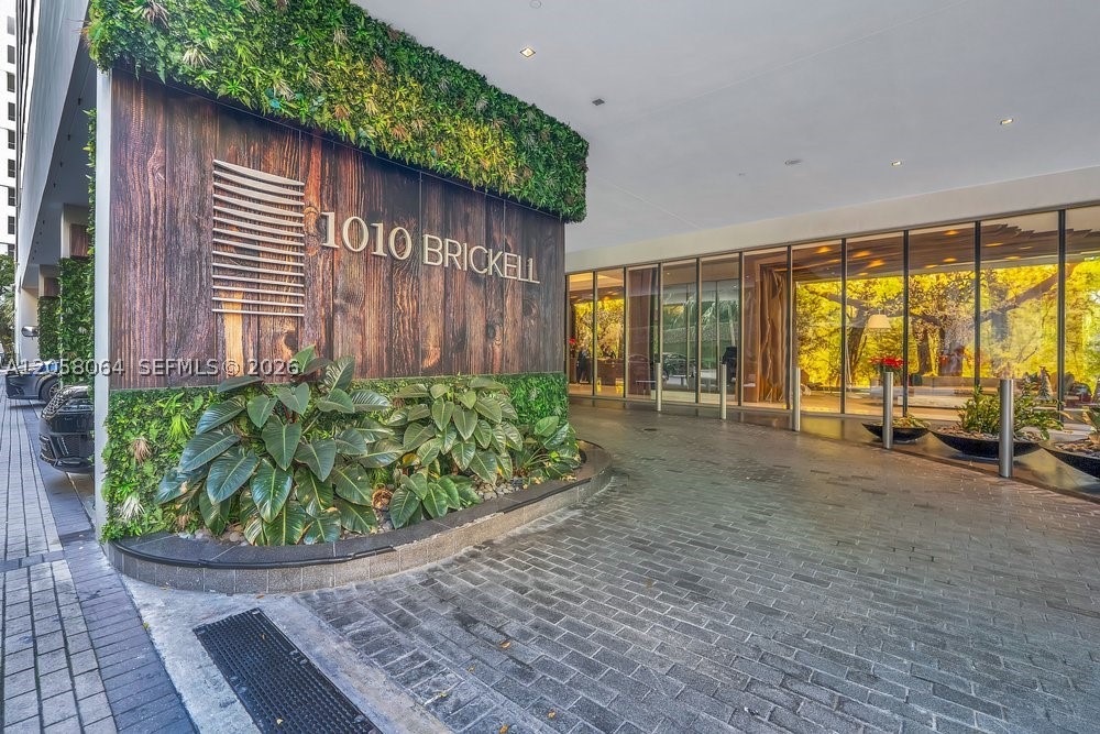 1010 Brickell Ave 1810 Property Photo 1