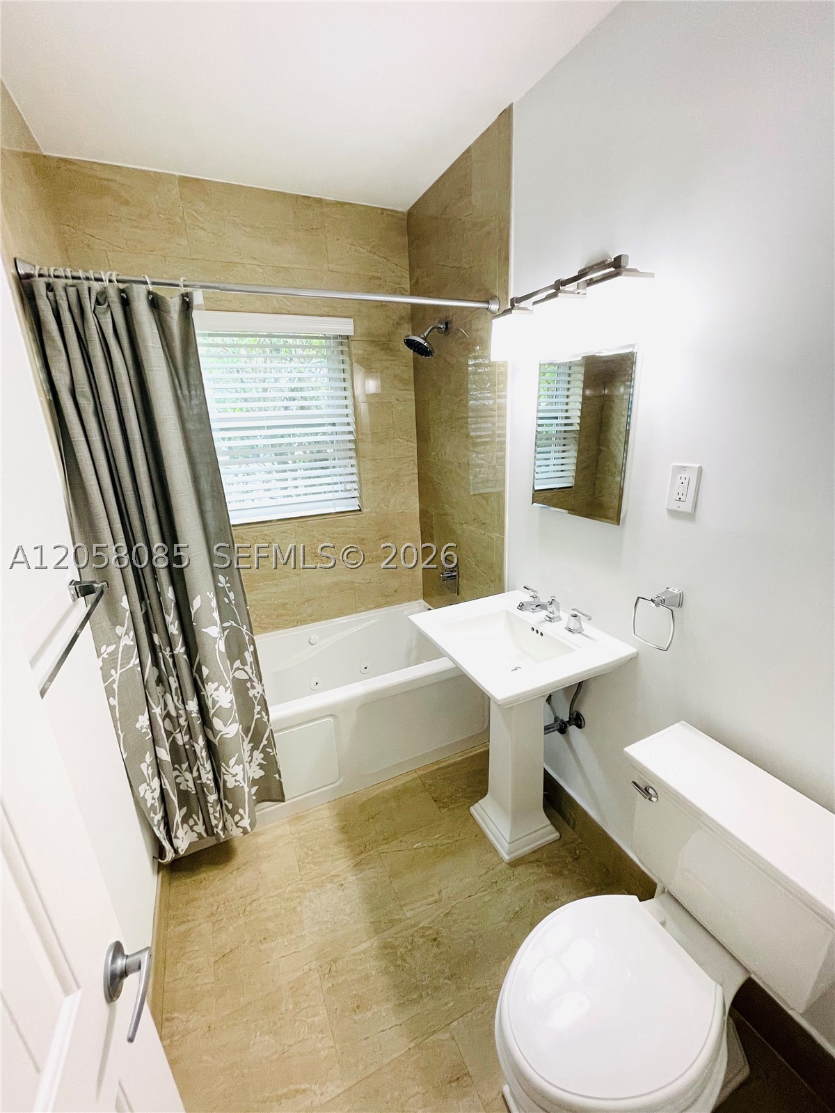 1116 Biarritz Dr Property Photo 16