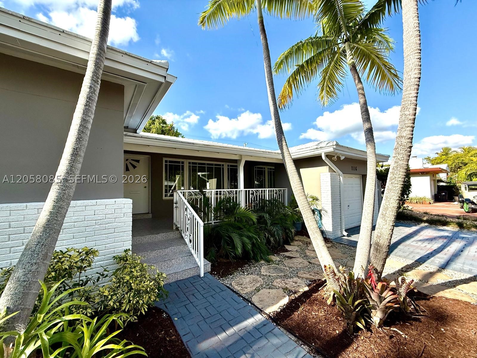 1116 Biarritz Dr Property Photo 27