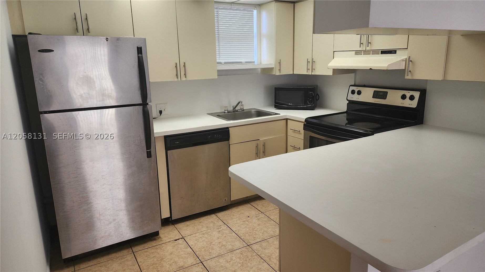 8290 Lake Dr 405 Property Photo 1