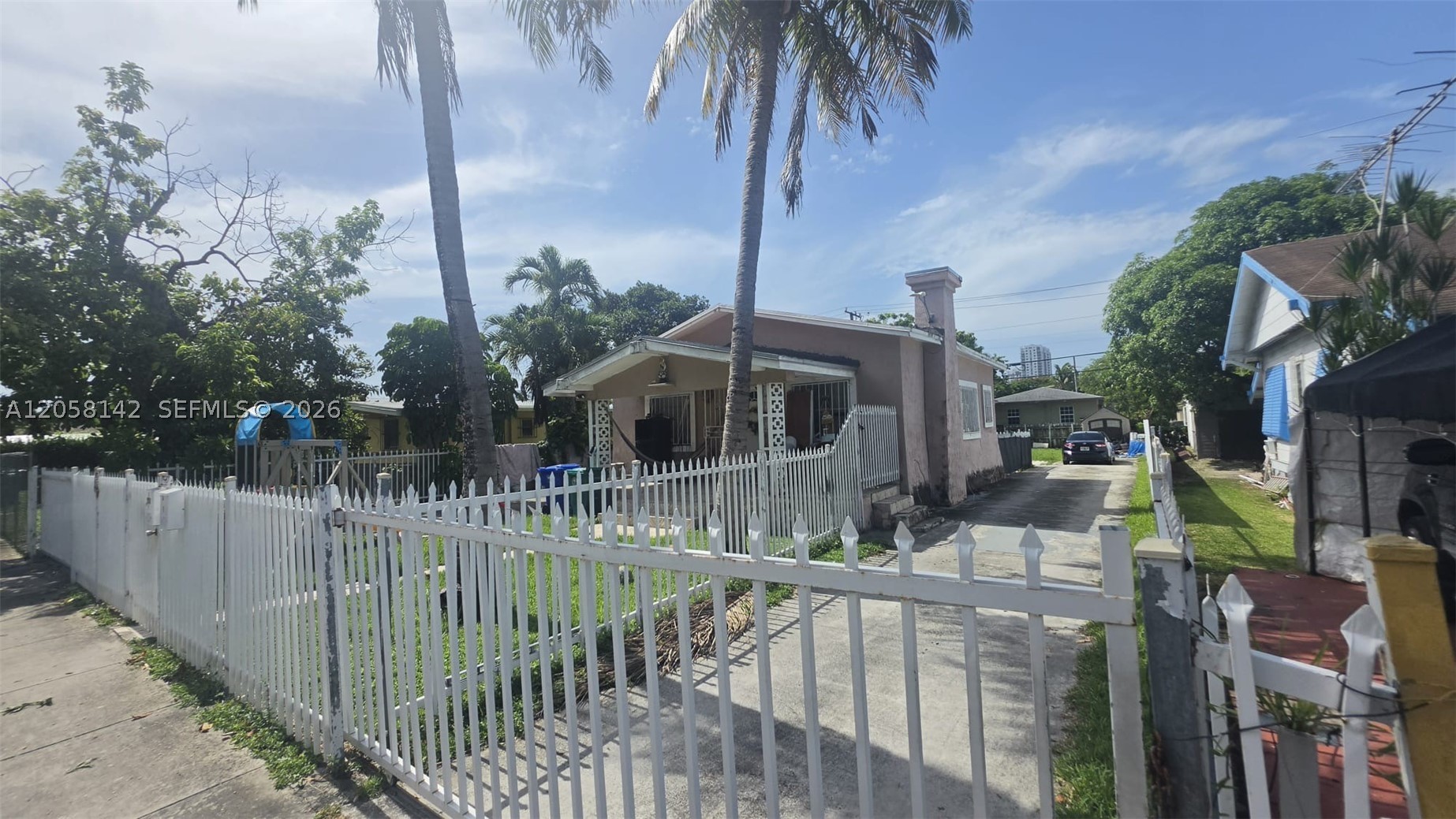 1888 NW 18th St Property Photo 1
