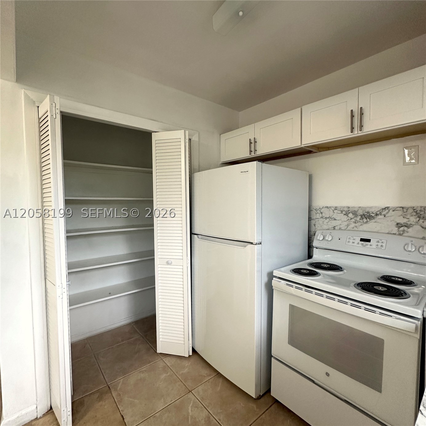 2826 Van Buren St 8 Property Photo 6