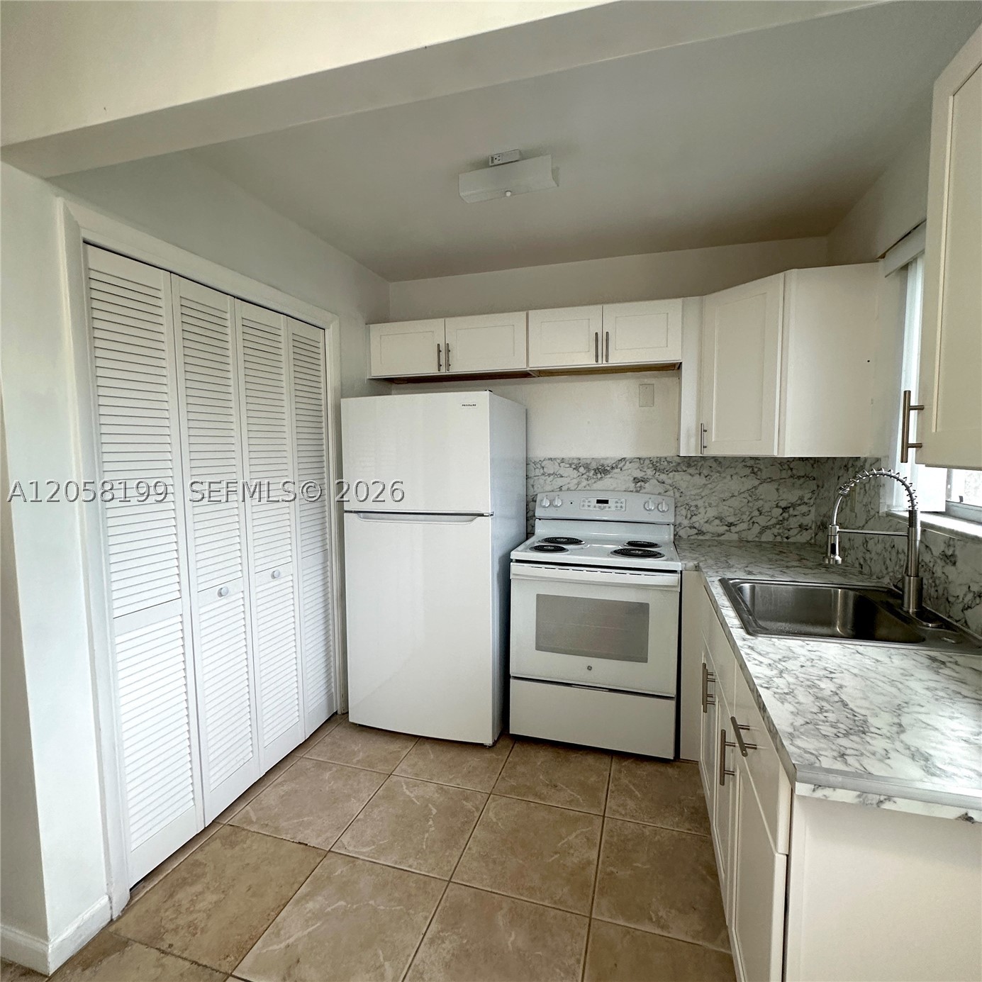 2826 Van Buren St 8 Property Photo 7