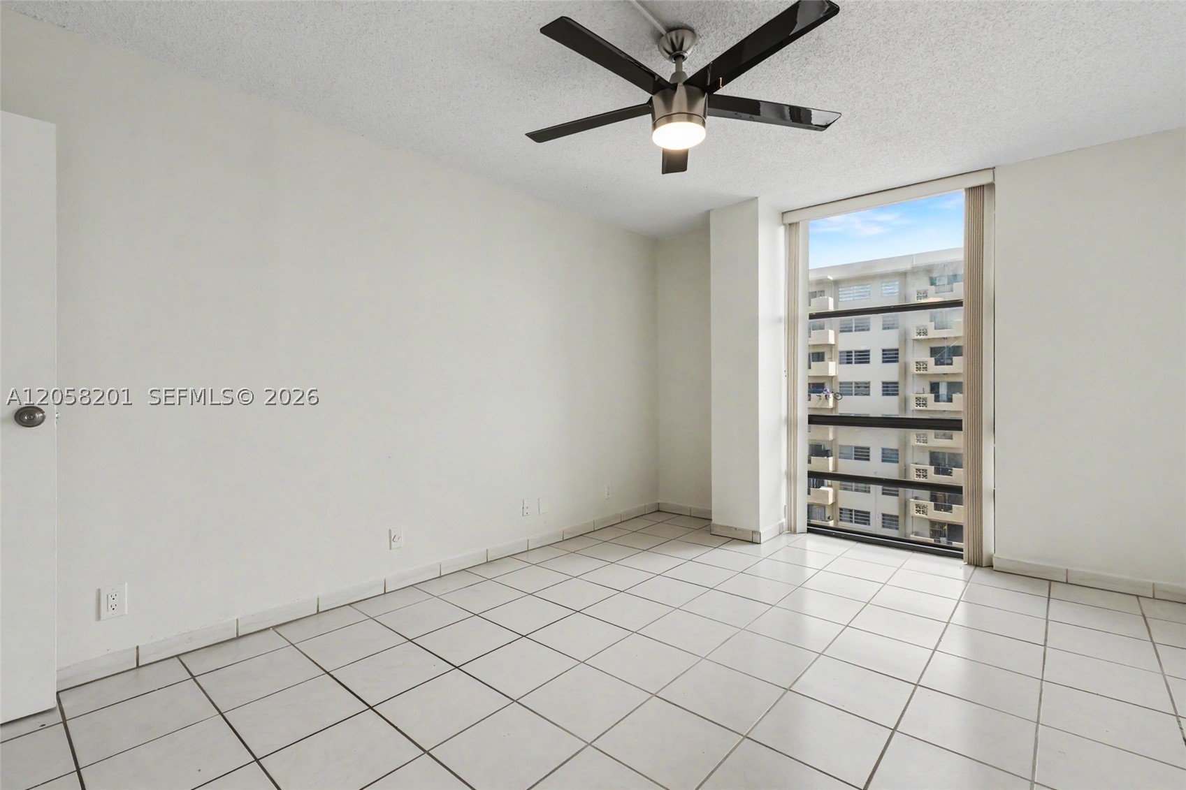 1825 W 44th Pl 509 Property Photo 35