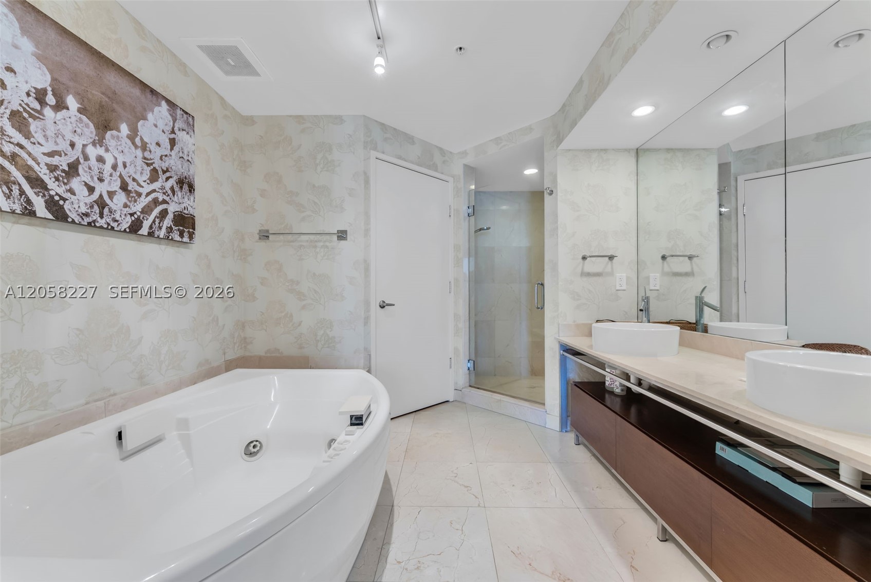 16275 Collins Ave 1604 Property Photo 18