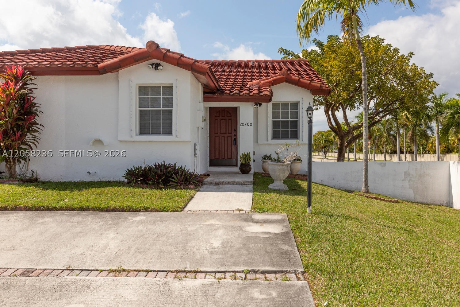 20700 SW 81st Ave Property Photo 1
