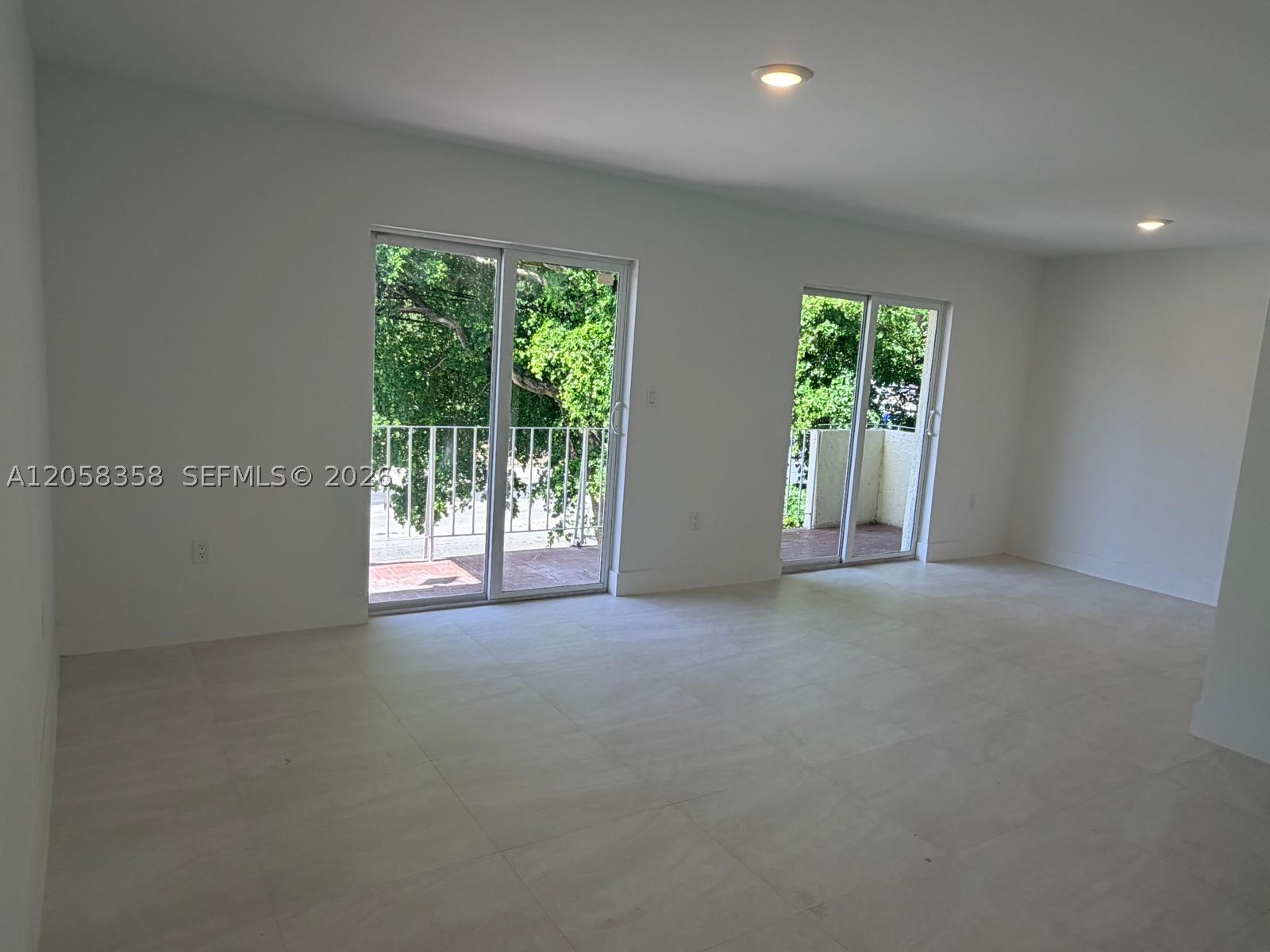 921 Sw 7th St 3 Property Photo 2