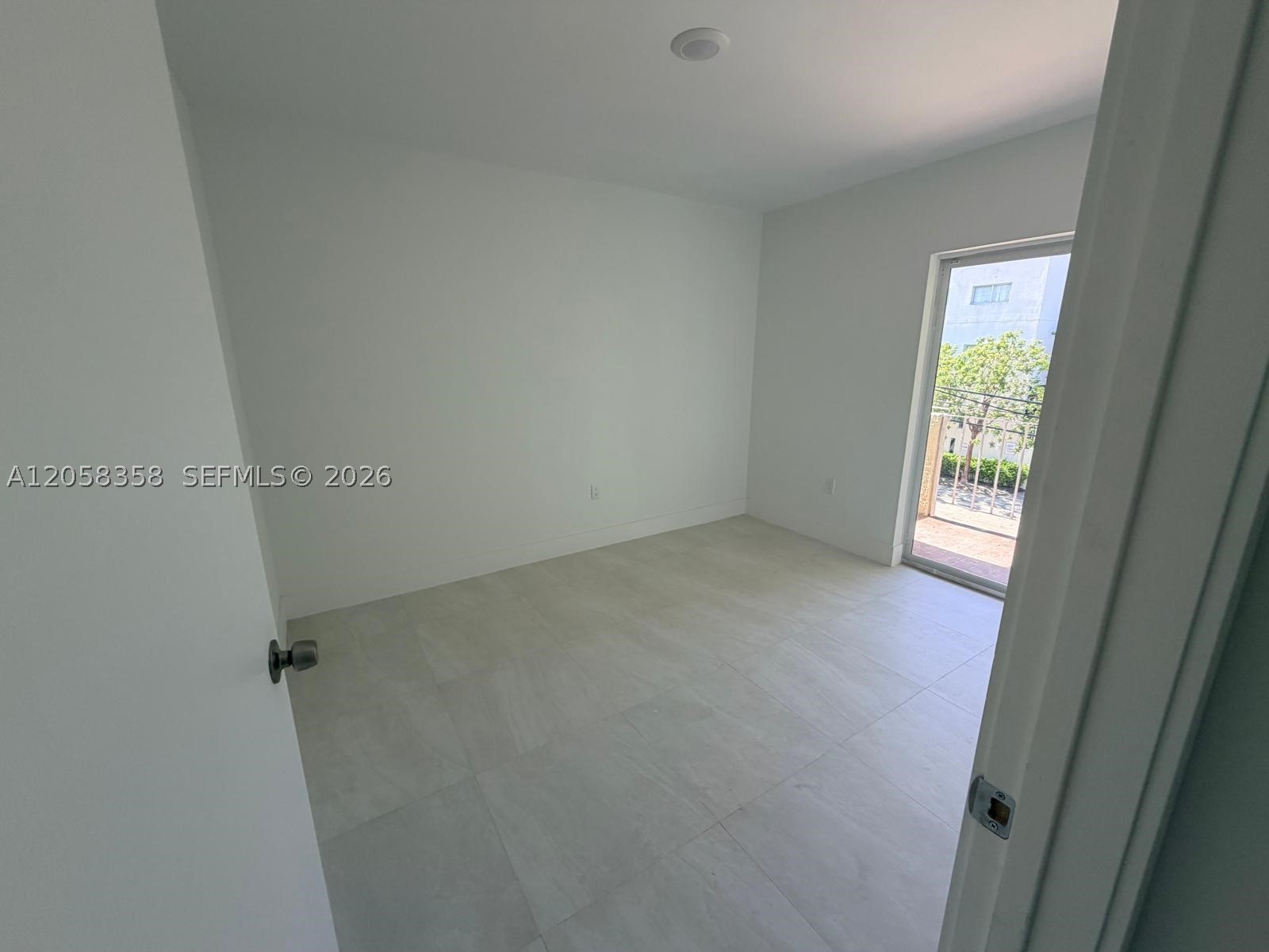 921 Sw 7th St 3 Property Photo 4