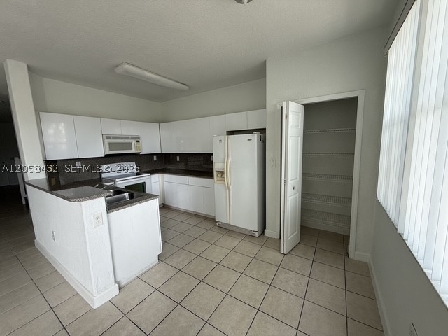 11419 Nw 76th Ter Property Photo 6
