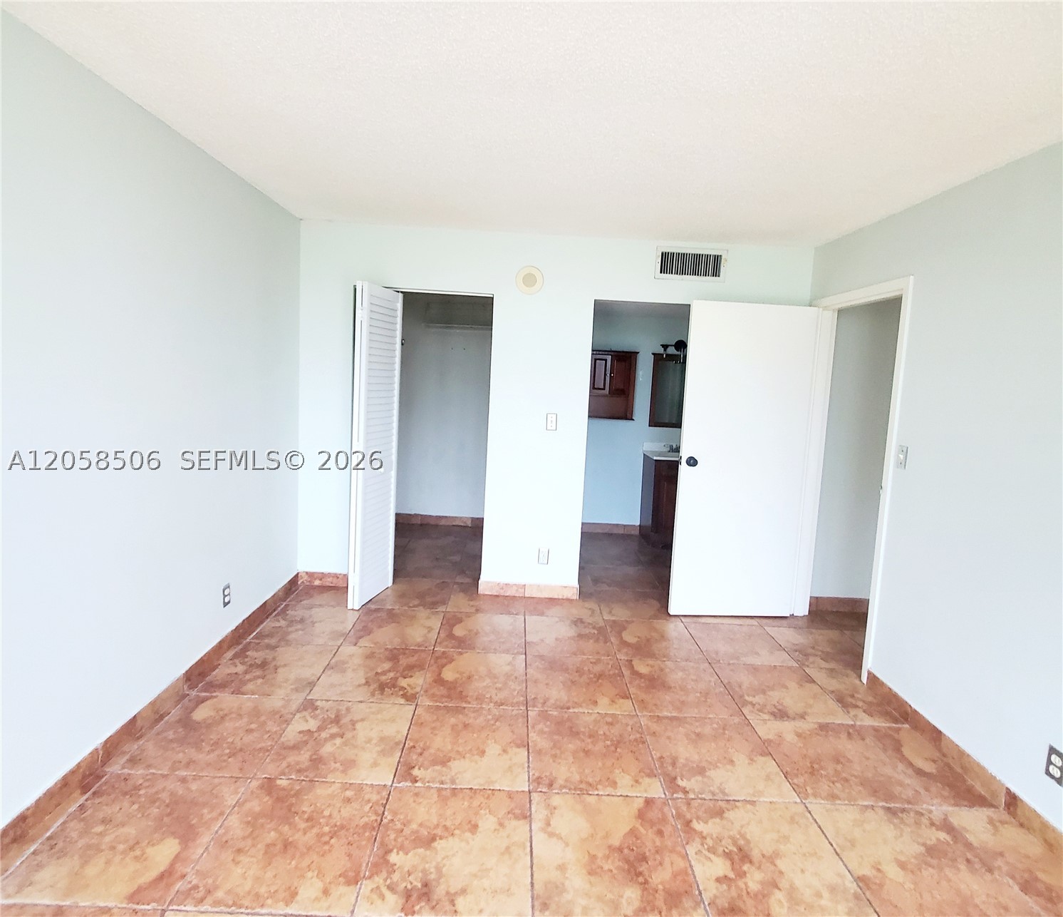 17021 N Bay Rd 618 Property Photo 16