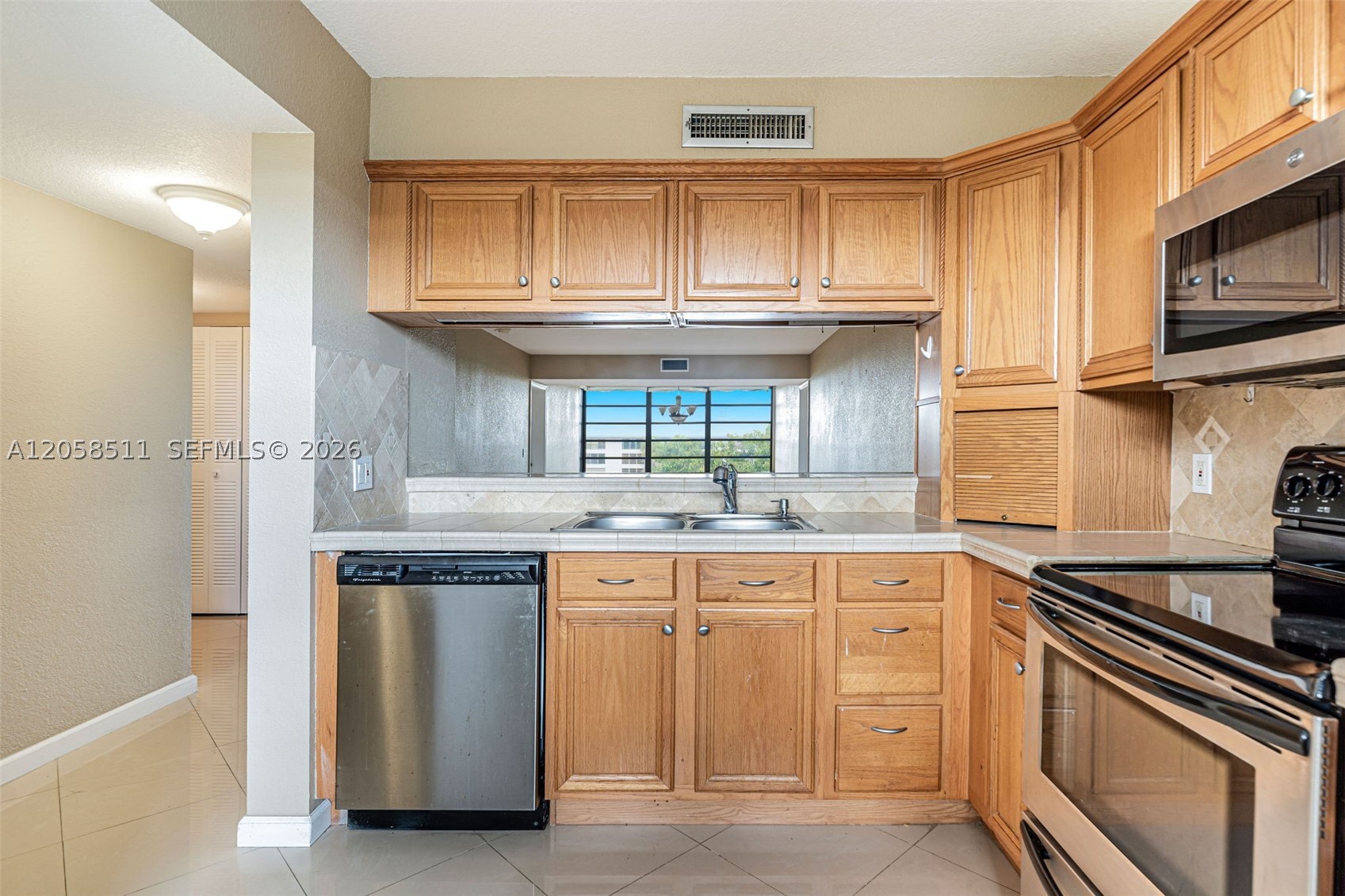 1705 Whitehall Dr 401 Property Photo 12