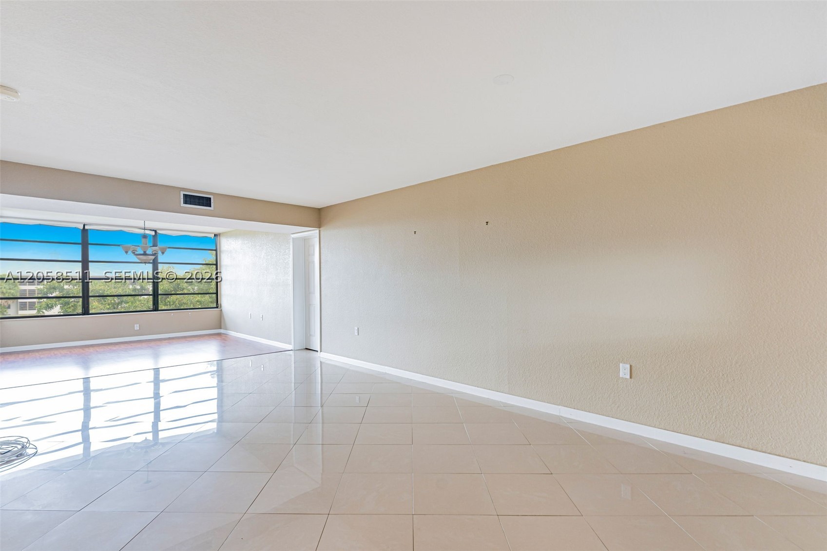 1705 Whitehall Dr 401 Property Photo 19