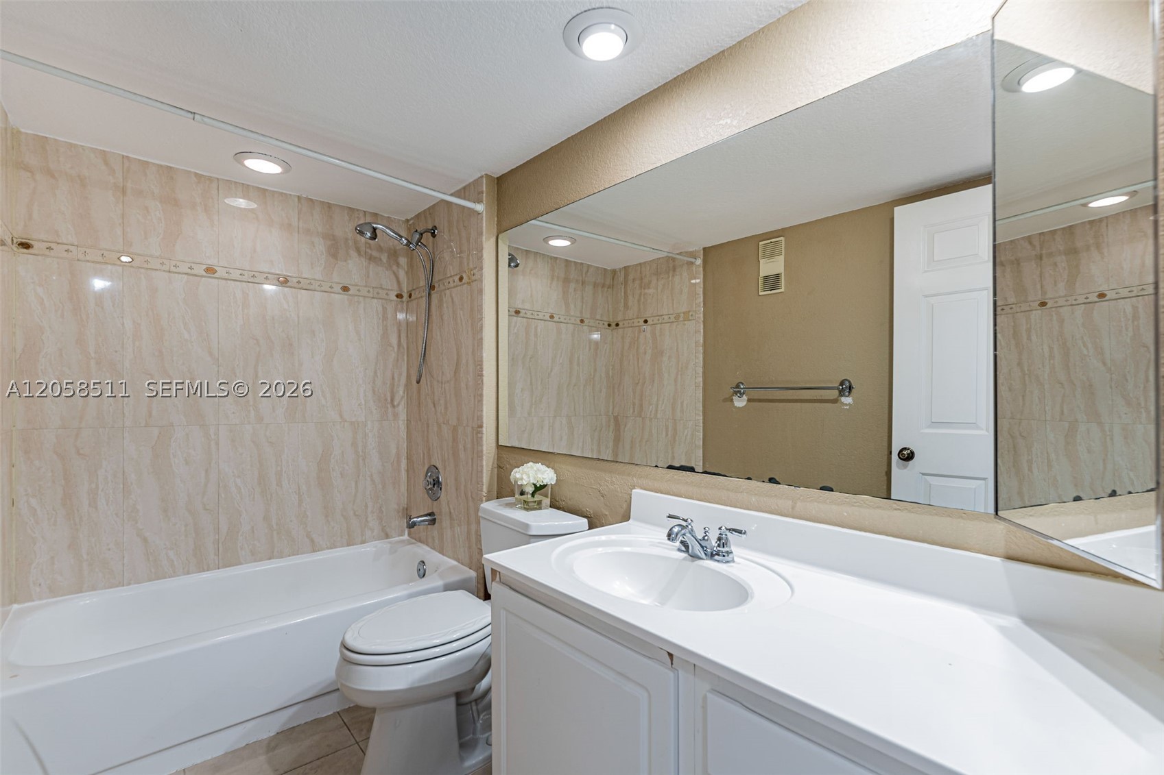 1705 Whitehall Dr 401 Property Photo 36