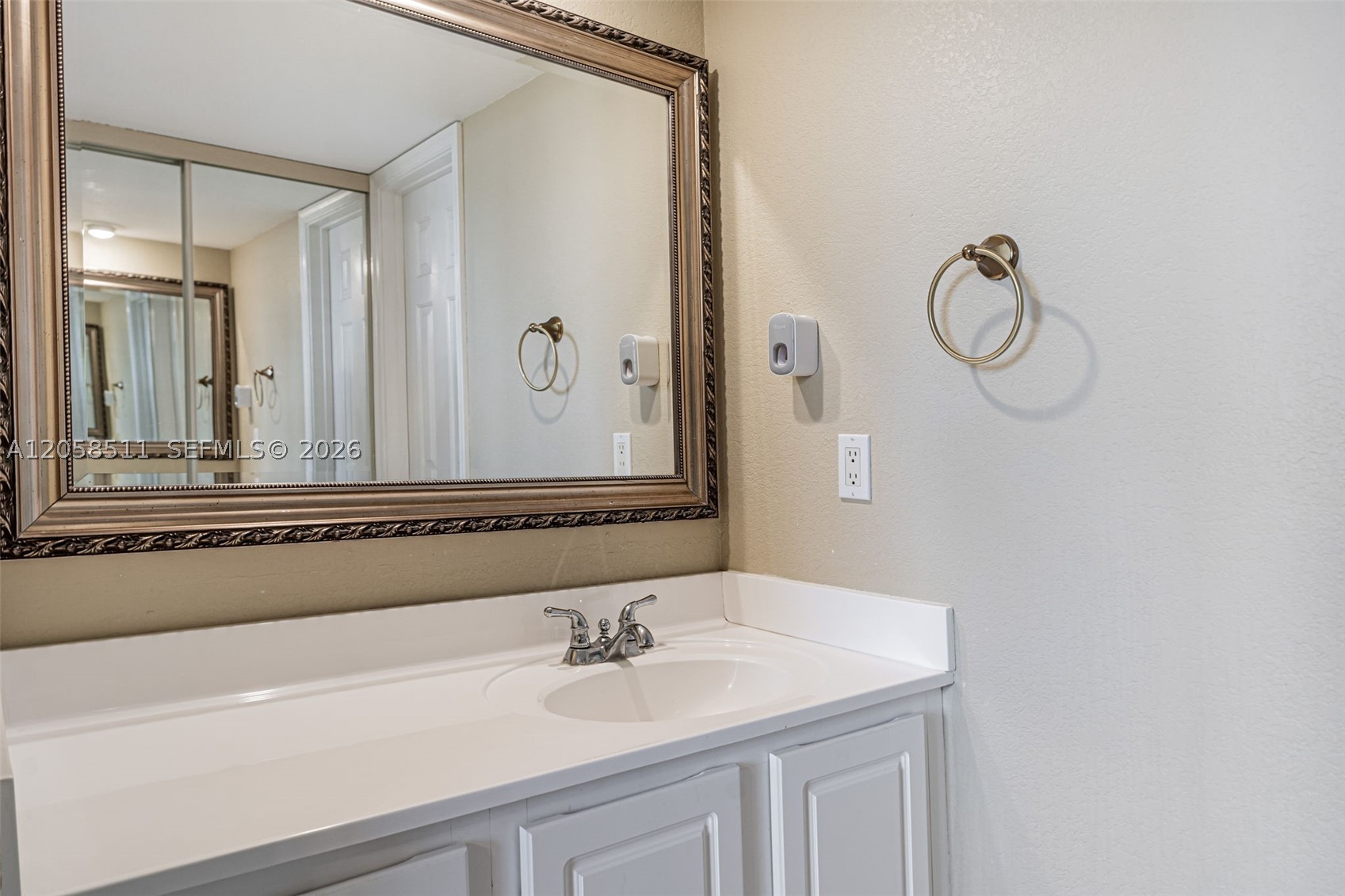 1705 Whitehall Dr 401 Property Photo 37