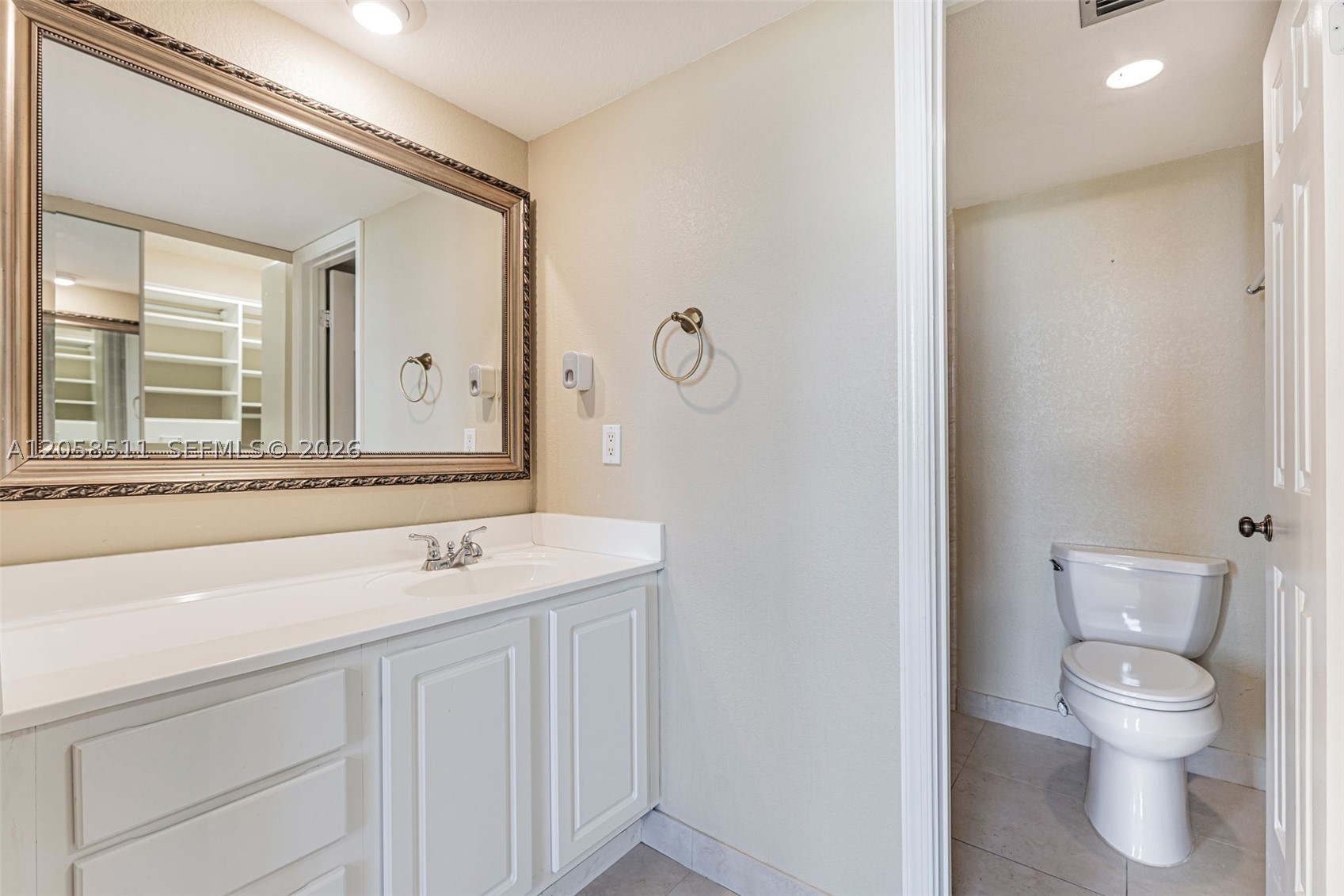 1705 Whitehall Dr 401 Property Photo 38