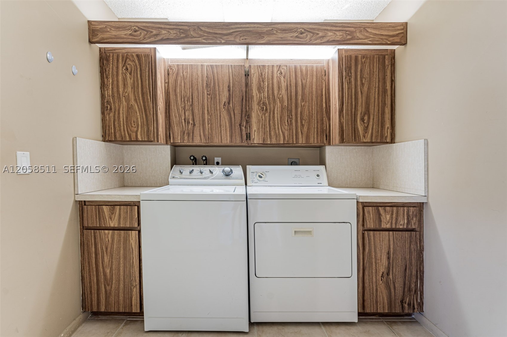 1705 Whitehall Dr 401 Property Photo 39